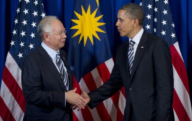obama shakes hand with najib PM Malaysia