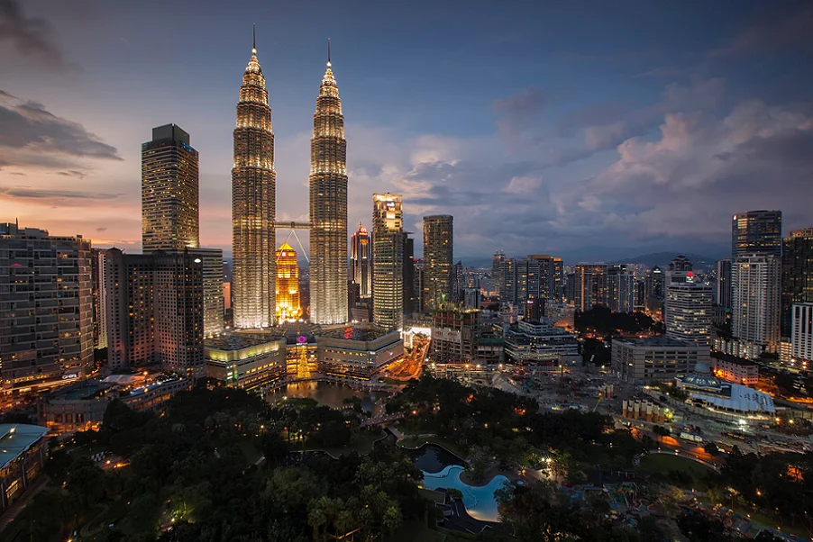 Sunset in Kuala Lumpur city centre. 14 December 2015. Photo by Zukiman Mohamad/Pexels